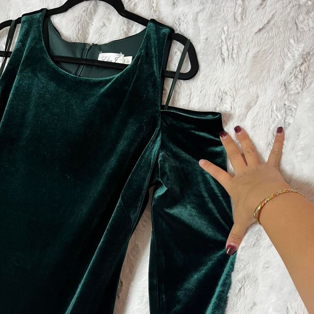 ELIZA J SIZE 16 green velvet dress with cut out straps and sleeves - Picture 3 of 8